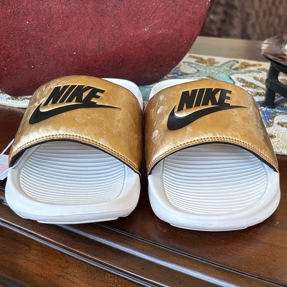 Brand New Nike Victori One Slides Metallic Gold w/ Black Comfort Sport Sandals - Picture 10 of 16